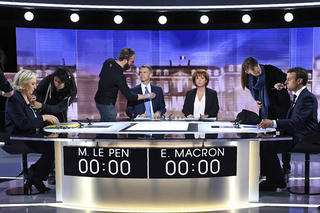Bầu cử Tổng thống Pháp: Hậu tranh luận trực tiếp, ông Macron kiện đối thủ