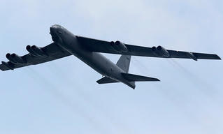 Mỹ điều B-52 bay qua Hàn Quốc