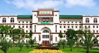Bê bối chỉ vì lạm thu