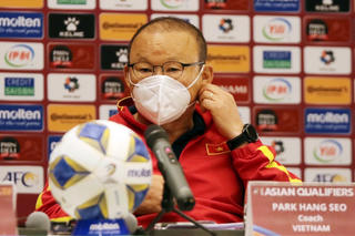 HLV Park Hang Seo: 'Tôi không hiểu tại sao bầu Hiển lại nói tôi bảo thủ'