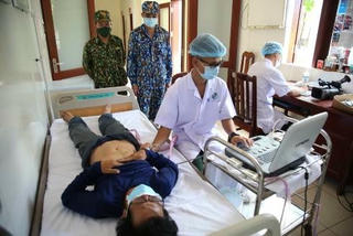 Khánh Hòa: Cấp cứu ngư dân bị xuất huyết tiêu hóa trên biển