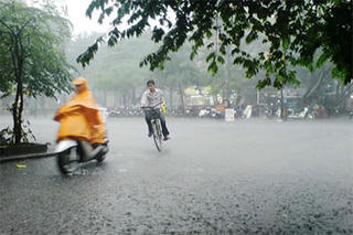 Mưa trên diện rộng khu vực Trung Trung Bộ