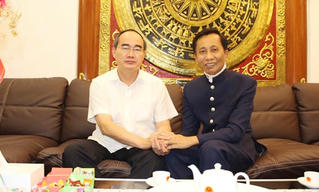 ​Chủ tịch Nguyễn Thiện Nhân thăm Hiệp sĩ Đại Thánh Giá Lê Đức Thịnh