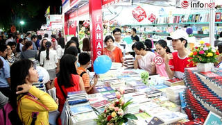 Giao lưu với GS Ngô Bảo Châu tại Hội sách mùa thu