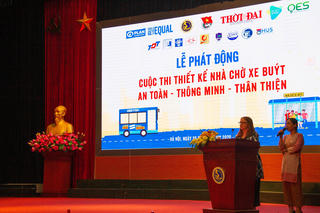 Giới trẻ tham gia thiết kế xây dựng mô hình nhà chờ xe buýt an toàn