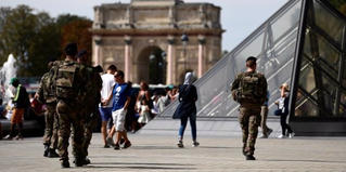 Binh sĩ Pháp bị tấn công tại bảo tàng Louvre