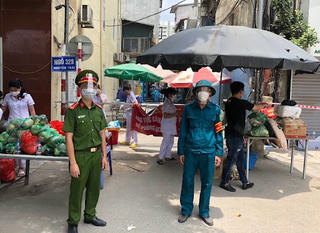 Hà Nội: Phường Nguyễn Trãi tìm người liên quan ca F0 mới từng đi mua thực phẩm