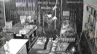 TP HCM: Bắt kẻ đột nhập kho hàng điện thoại di động