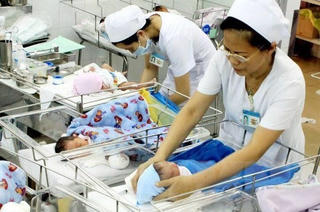 Số sinh và tỷ lệ sinh con thứ ba ở Hà Nội tăng cao
