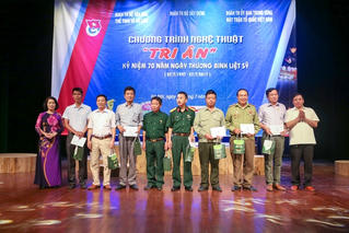 Ấm tình đêm nghệ thuật ‘Tri ân’