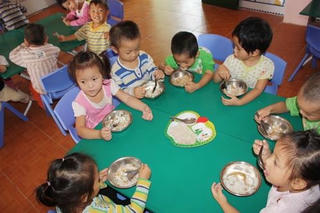 Hỗ trợ tiền ăn trưa cho trẻ từ 3 đến 5 tuổi