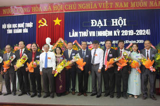 Họa sĩ Trần Hà được bầu làm Chủ tịch Hội Văn học – Nghệ thuật tỉnh Khánh Hòa