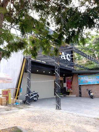 Xô xát với nhân viên karaoke, nhóm khách rút súng bắn 2 người trọng thương