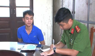 Bắt cặp đôi 9X, thu 1.300 viên thuốc lắc