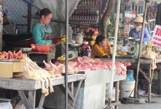 Chợ vắng khách