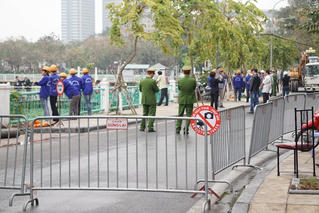 Hà Nội thực hiện cưỡng chế di dời bến thủy Hồ Tây