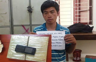 Bắt đối tượng người Lào vận chuyển 2 bánh heroin