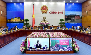 Phấn đấu nâng cao đời sống của nhân dân