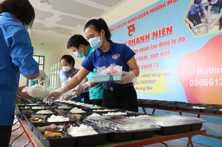 Hà Nội: 'Bếp xanh thanh niên' trao đi hàng ngàn suất cơm 0 đồng
