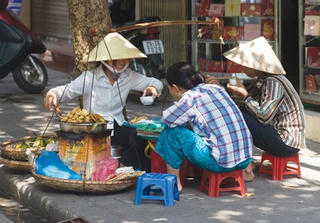An sinh xã hội cho lao động phi chính thức: Cửa mở… nhưng khó vào - Bài 1: Khó tiếp cận các dịch vụ xã hội