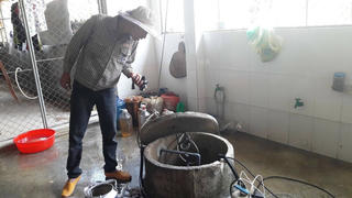 KỲ LẠ: Sau trận mưa, giếng nước sinh hoạt thành giếng dầu