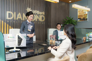 AIA Việt Nam và VPBank tái ký hợp đồng phân phối bảo hiểm