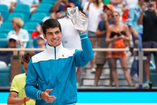 Carlos Alcaraz lên ngôi vô địch đơn nam Miami Open 2022 ở tuổi 18
