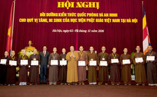 549 tăng, ni sinh hoàn thành chương trình bồi dưỡng kiến thức QP, AN