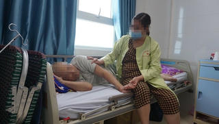 Chủ tịch tỉnh Thanh Hóa họp khẩn xử lý vụ 'bệnh nhân ung thư 'dài cổ' chờ sửa máy xạ trị'