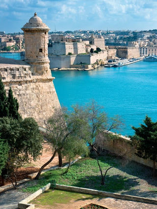 Đến Malta