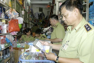 Hà Nội: Thu giữ một lượng lớn mỹ phẩm dưỡng da nhập lậu