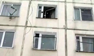 Vợ hoảng sợ nhảy từ tầng ba xuống đất vì tưởng chồng là... ma
