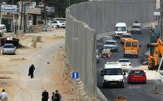 Israel tiếp tục không kích Dải Gaza