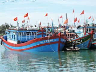 Ngư dân đoàn kết vươn khơi mùa mưa bão