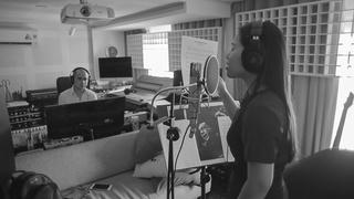 Thùy Chi thể hiện cả 9 ca khúc trong Album 'Nỗi yêu bé dại' của nhạc sĩ Đức Trí