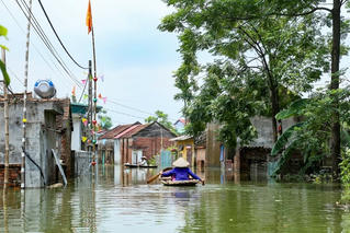 Ngập úng vẫn tiếp diễn ở các xã vùng trũng huyện Chương Mỹ