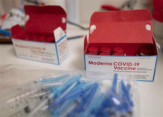 Moderna khẳng định độ an toàn của vaccine đối với thanh thiếu niên