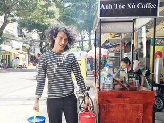 ‘Anh tóc xù’ và nghĩa cử ngày thứ Bảy