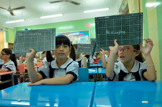 100% học sinh lớp 1, 2 được học tiếng Anh tại trường