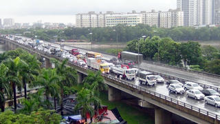 Hà Nội: Hàng ngàn ô tô 'chết cứng' ở đường trên cao