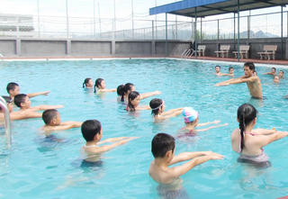 Biết bơi thôi, chưa đủ