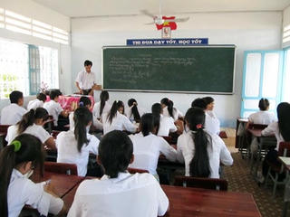 Cấm cho học sinh nghỉ học đi lễ hội
