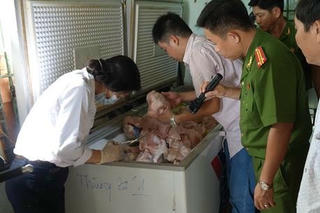 Phát hiện gần nửa tấn thịt lợn thối
