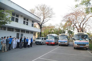 Chuyến xe yêu thương đưa người bệnh về quê đón Tết