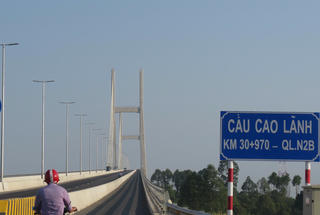 Những cây cầu nối liền châu thổ