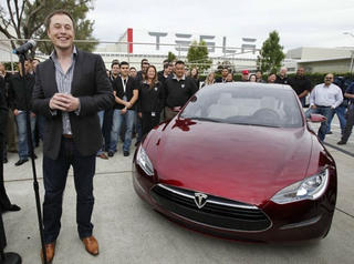 Elon Musk: Hai năm nữa, chúng ta có thể ngủ trong xe tự lái