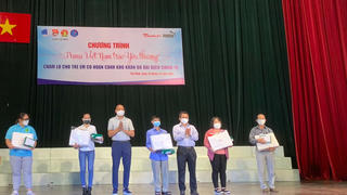Trao yêu thương, chăm lo cho trẻ em mồ côi vì dịch Covid-19
