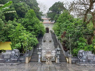 Dâng hương ngày hóa Đức Thánh Tản Viên