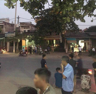 Nữ nhân viên quán karaoke bị truy sát từ quán ra ngoài đường, tử vong