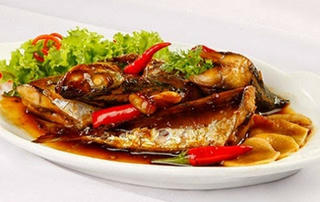 Cách làm cá nục sốt tỏi ớt thơm cay dân dã nhưng ăn 'cực đã'